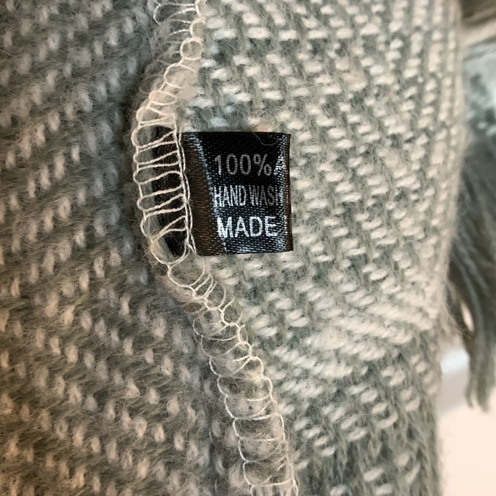Gray White Woven Striped Poncho Shawl Cape Acrylic One Size Soft Cozy Fringe - Picture 6 of 7